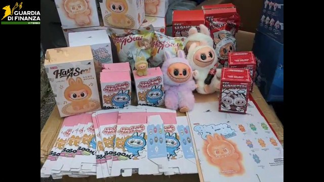 Viterbo - Peluche alla moda e carte per collezionisti: sequestrati oltre 11.500 prodotti falsi (13.11.25)