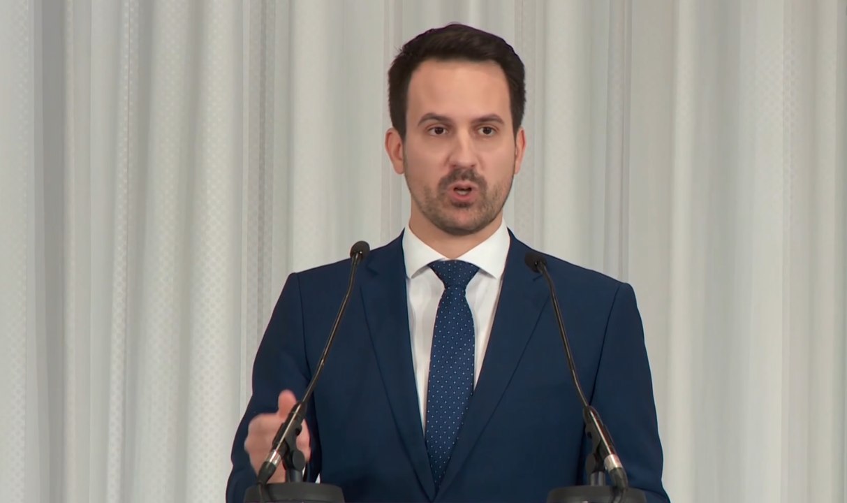 Wiederkehr: 'Brauchen Schule, die auf das echte Leben vorbereitet'