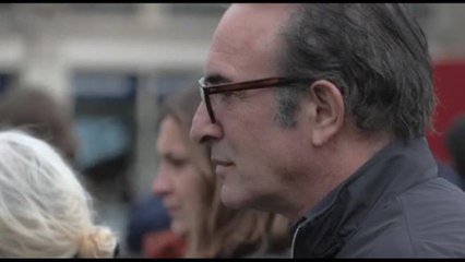 Bataclan, compare premio Oscar Dujardin a commemorazione vittime