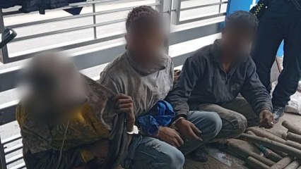 Sorprenden a hombres escabulléndose debajo de una estación de Transmilenio para robar