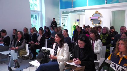 Violenza di genere: Novartis, ‘screening gratuiti in 5 centri della rete Dire per avvicinare donne a salute’