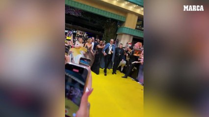 Acosan a Ariana Grande en el estreno de 'Wicked: For Good'