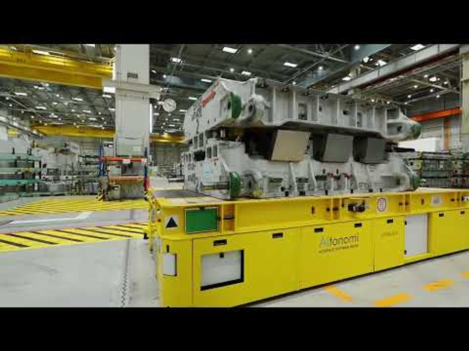 Autonomes Transportfahrzeug im BMW Group Werk Regensburg | komplett fahrerlos durch das Presswerk