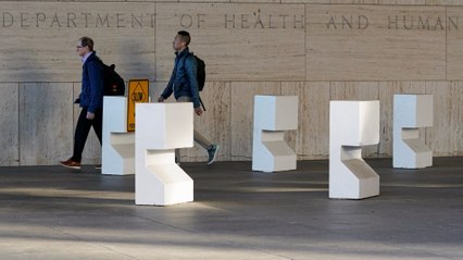 Trabajadores regresan a sus actividades tras cierre de gobierno