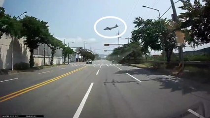 해군, 초계기 추락 조사결과 발표..."이륙 직후 엔진 출력 감소 추정" / YTN