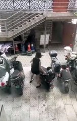 Se compliquer un peu la vie pour sortir son scooter