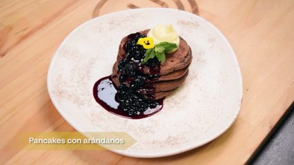 Pancakes de Avena y Chocolate con Coulis de Frutos Rojos
