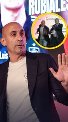 Un espontáneo se cuela en la presentación del libro de Luis Rubiales a tirarle huevos