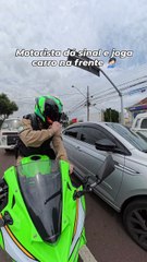 Policial militar de moto grava "fechada" no trânsito em Curitiba e vídeo divide opiniões