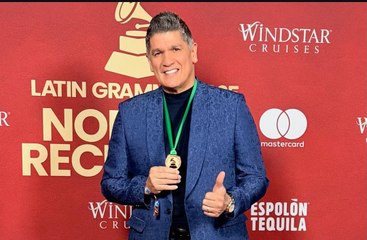 ¡Eddy Herrera cuenta en los Latin Grammy 2025 cómo Raphael lo ha inspirado!