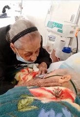 El viral video de una madre diciéndole adiós a su hijo de 80 años en el hospital