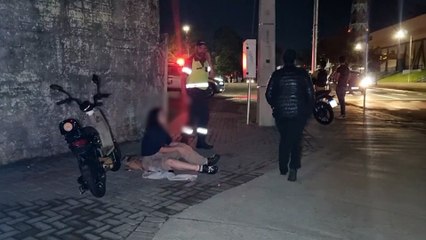 Jovem fica ferida ao colidir scooter elétrica contra moto na Rua da Lapa