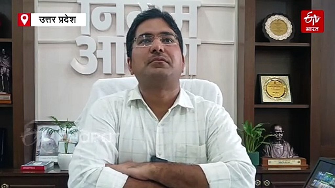 कबाड़ हुए आगरा के खूबसूरत वर्टिकल गार्डन; लापरवाही की भेंट चढ़ी 1.8 करोड़ की परियोजना