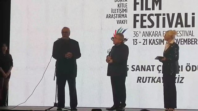 Rutkay Aziz'in ''mutsuz bir ülkede ben niye mutlu olayım ki'' dedi herkes ayakta alkışladı