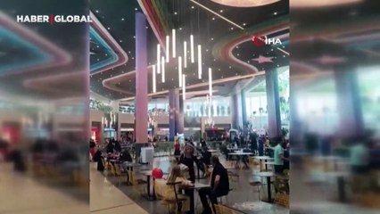 İstanbul'da hissedilen 5 büyüklüğündeki deprem anı AVM’de böyle görüntülendi