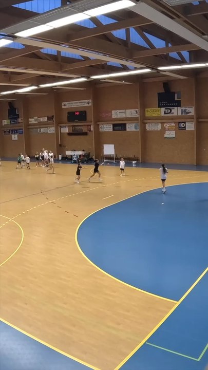 Situation d’entraînement : Orienter l’attaquant en duel défensif