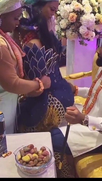 Nigerian Bride Takes Her Seat! 🤣 Watch the Royal Wedding Tradition