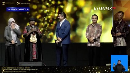 Momen Seskab Teddy Dengar Isi Hati Kadinsos Papua hingga Dipuji Ganteng