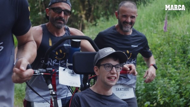 La alcaldesa de A Coruña recibe a Mario y Pedro, atletas en sillas adaptadas que cruzarán los Andes