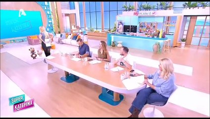 Καινούργιου: Δεν κουμπώνει πια η φούστα της: «Μη με δείχνεις από πίσω, πάλι ξεκούμπωτη είμαι»