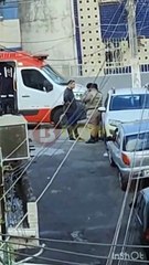 Homem tira a roupa e tenta invadir residências em bairro de Salvador; assista