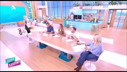 Η φούστα της Κατερίνας Καινούργιου... δεν κουμπώνει!