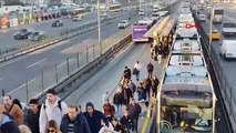 Metrobüs yolunda kahreden kaza: Engelli yolcu hayatını kaybetti