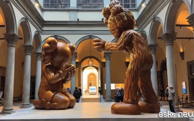 Gli smartphone giganti di KWAS e Beato Angelico, a Firenze: provocazione o dialogo?