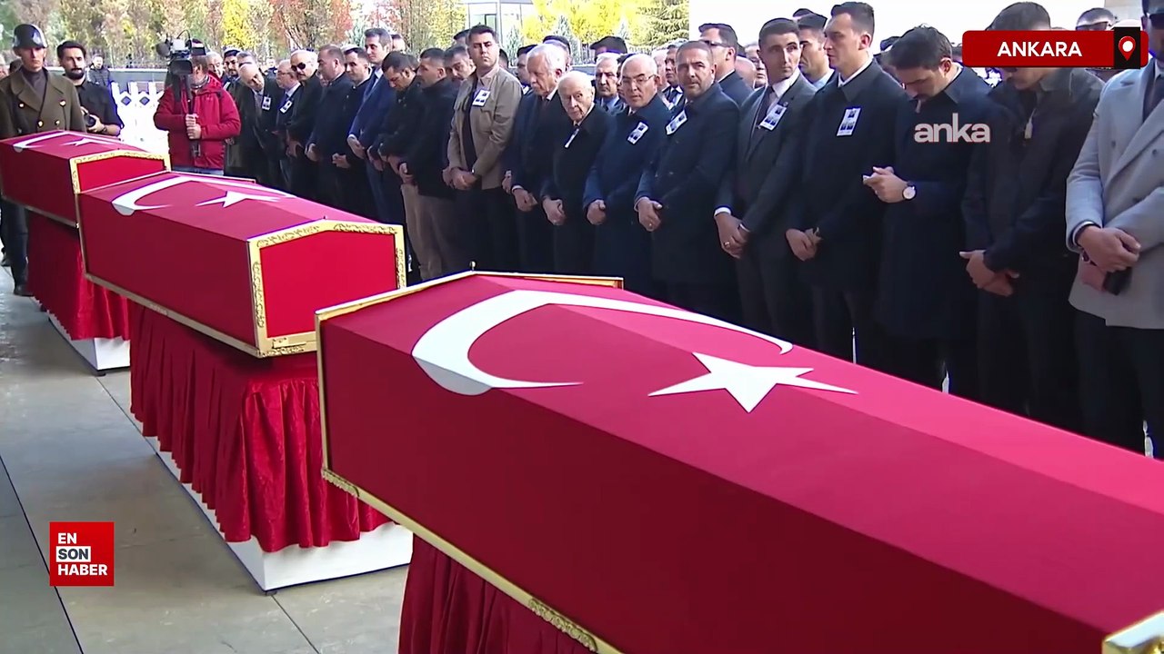 Türkiye uçak kazasında şehit olan 20 askerini s...
