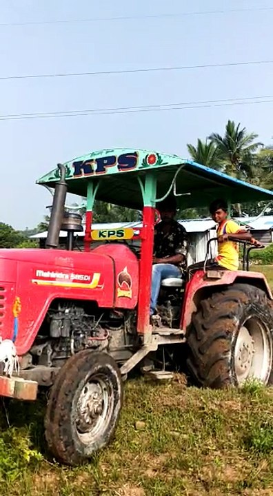 Mahindra 585 tractor wheeling driving