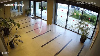 İran’ın füzeleri İsrail’de bir otelin lobisini delik deşik etti