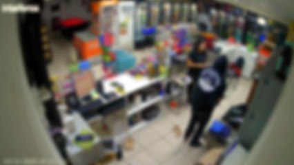 Imagens de câmera de segurança flagram assalto em distribuidora de bebidas em Pinhais