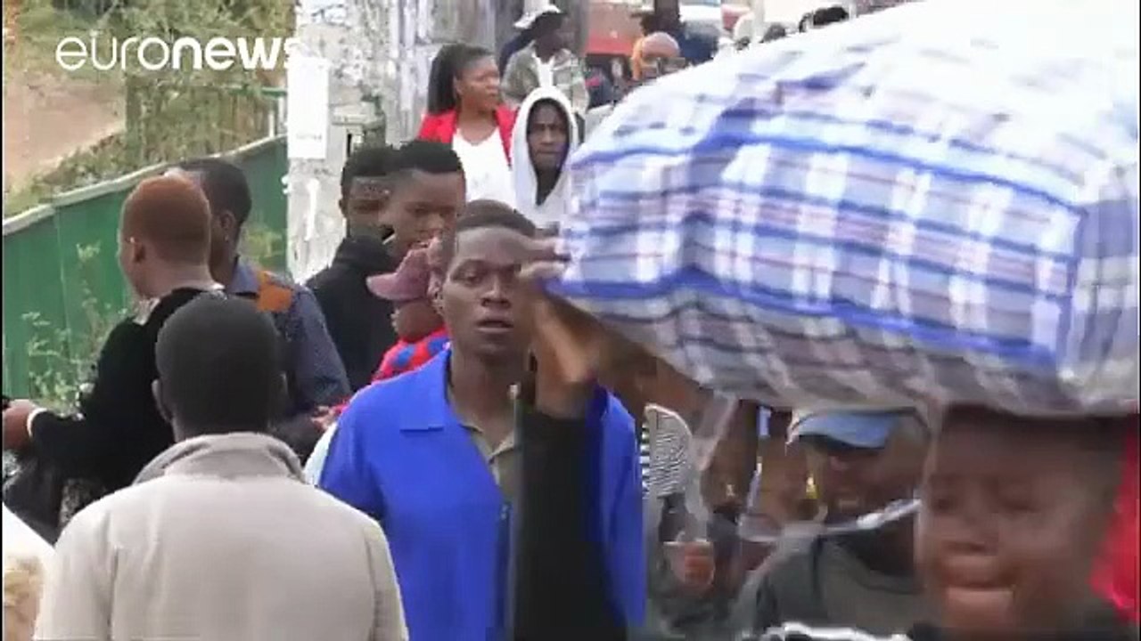 El partido de Mugabe le destituye como líder de la formación