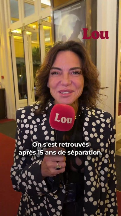 Après 15 ans de séparation, Sandra et Tomer Sisley se sont retrouvés… et c’est le grand amour ! ❤️Une famille recomposée, beaucoup de rires, un duo complice et un conseil qui change tout : ne jamais s’endormir fâchés ! ✨
