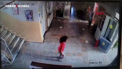 Okul müdürü, nefes borusuna yiyecek kaçan öğrenciyi Heimlich manevrasıyla kurtardı