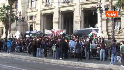 No Meloni Day, il corteo degli studenti al Ministero dell'Istruzione
