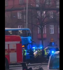 Un bus percute et tue plusieurs personnes dans le centre de Stockholm, faisant également plusieurs blessés, annonce la police suédoise