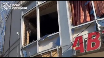 Ucraina, i danni dopo gli attacchi a Kiev e vicino a Odessa: 13 morti