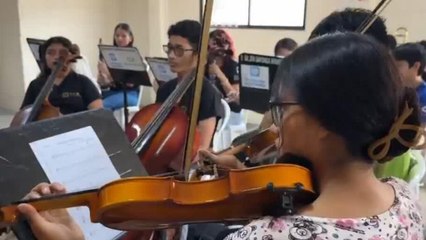 Música contra la violencia: jóvenes de Guayaquil encuentran esperanza en el arte