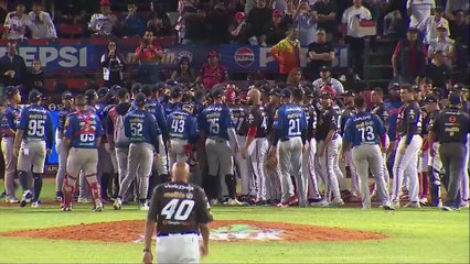 floresJecksson Flores volteó el juego y vació las bancas