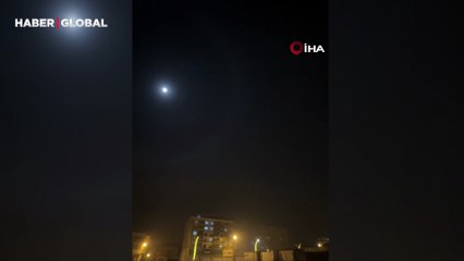 Yüksekova'da ay halesi gören vatandaşlar cep telefonlarına sarıldı
