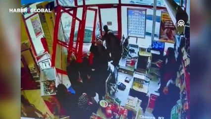 Küçükçekmece'de akılalmaz olay! Markette alışveriş yaparken hayatlarının şokunu yaşadılar