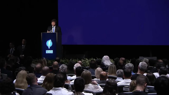 El Presidente estuvo en Corrientes y disertó en el Club de la Libertad