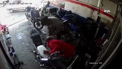 Yangına benzinle müdahale edince kendileri de yandılar