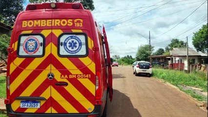 Idosa de 85 anos sofre vários ferimentos ao cair de degrau para alimentar cães de rua