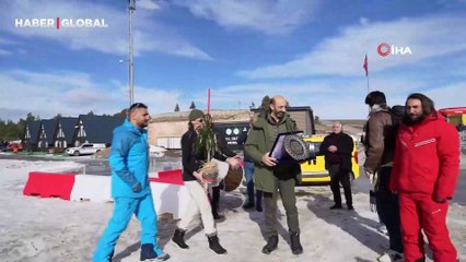 İngiltere'den Erzincan Kayak Merkezi'ne gelen İngiliz turistler davul zurnayla karşılandı