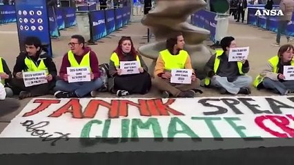 Fridays for Future, manifestanti alle Finals: "Sinner, speak about climate!"
