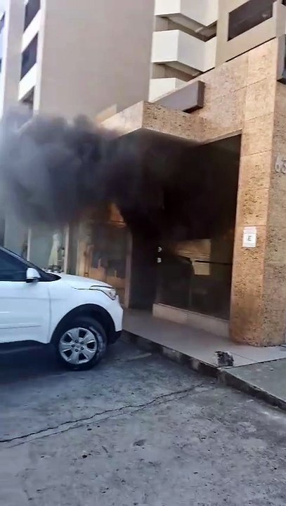 Incêndio atinge loja de acessórios na Jatiúca, em Maceió