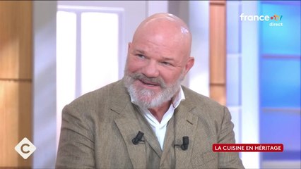 "C’était la première fois" : Philippe Etchebest revient sur le jour où son père lui a dit qu’il était fier de lui (VIDÉO)