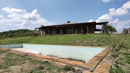 MANSÃO ABANDONADA COM PISCINA - O LUGAR ERA GRANDE DEMAIS